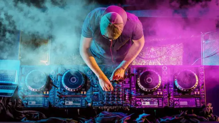 How to DJ – The Ultimate Guide for Beginners
