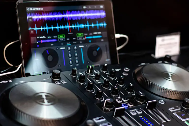 What DJ Controllers Are iPad Compatible?